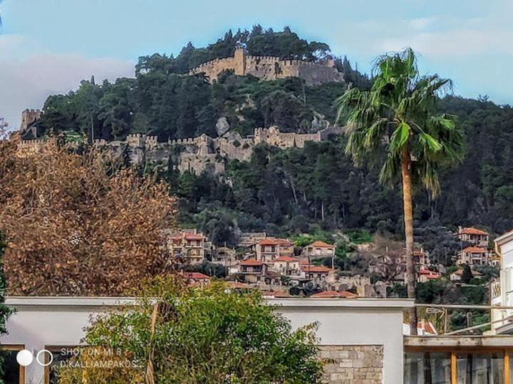 Nafpaktos Beach Luxury Suites エクステリア 写真